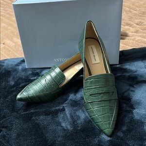 Antonio Melani Green Croc-Embossed Women's Loafers